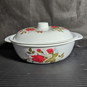 Melamine Ware w/ Lid Casserole Dishes Beatutiful Floral Summer Red Rose Vintage